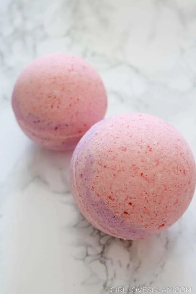 Raspberry Pie Bath Bomb Tutorial on www.girllovesglam.com