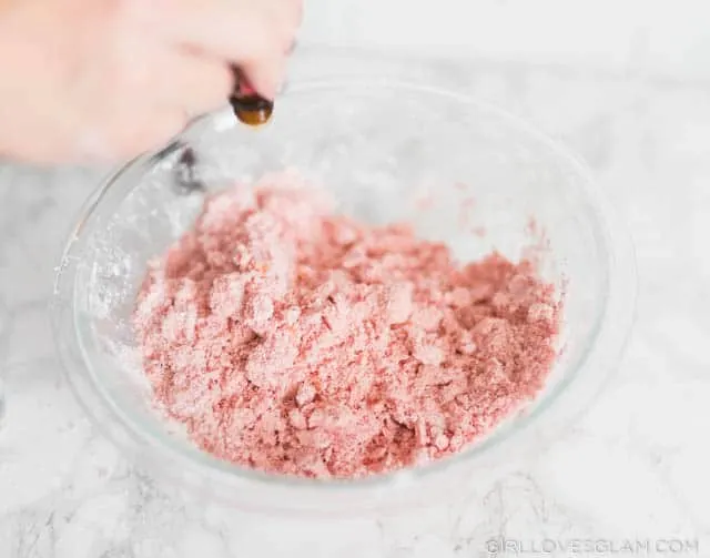Essential oil bath bomb