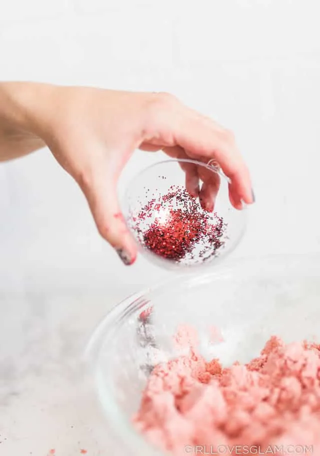 Glitter bath bomb