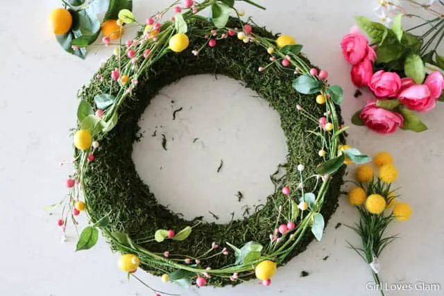 How to make a spring wreath