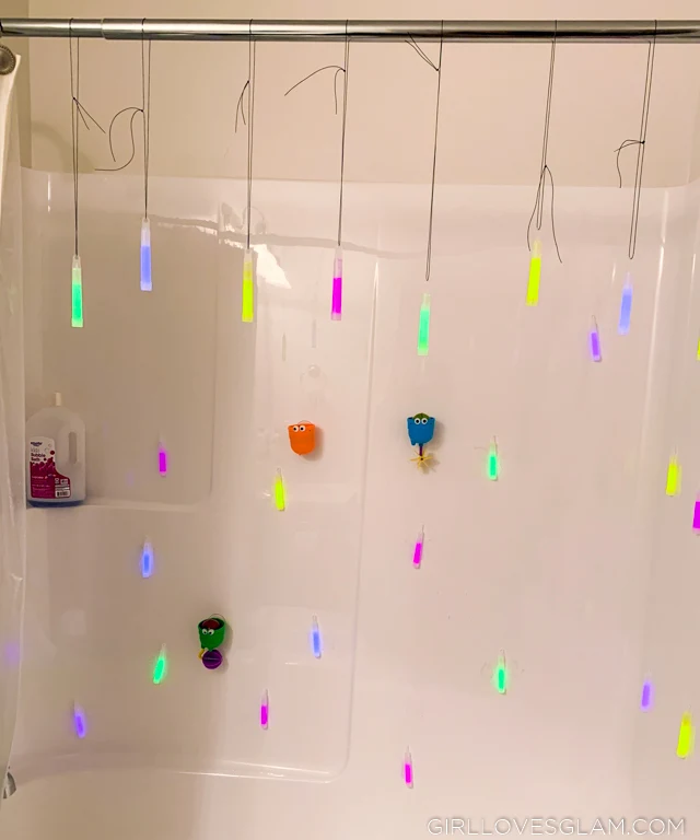 Creating a glow in the dark bath