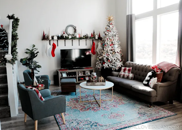 Living Room Christmas Decor, without a fireplace